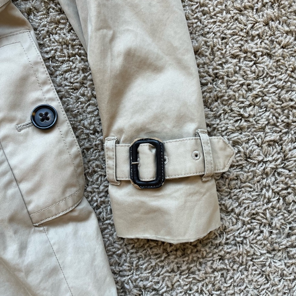 Banana Republic petite trench coat - Picture 3 of 8